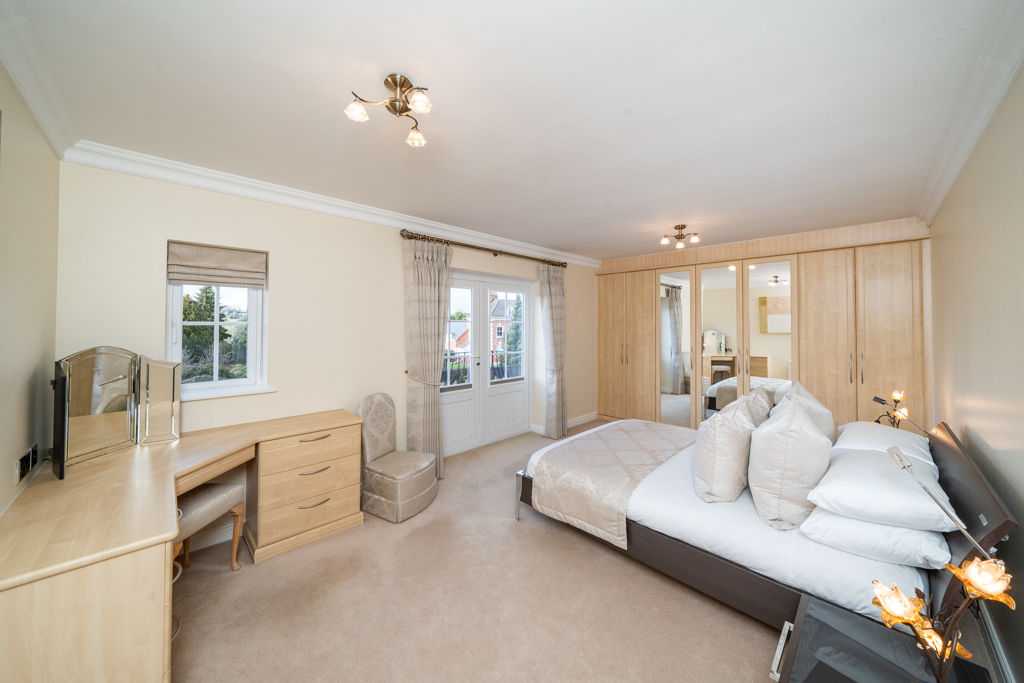 BEDROOM- click for photo gallery